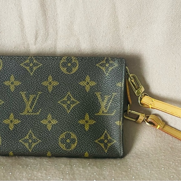 Authentic Louis Vuitton Monogram Pochette Wristlet - Picture 2 of 7